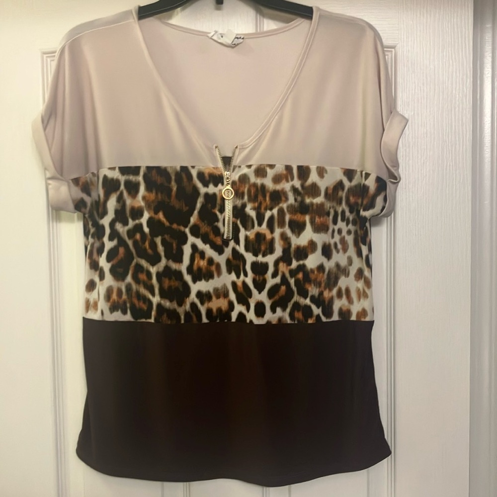 Corvia Stylish Leopard Print Women's Top Front zipper.